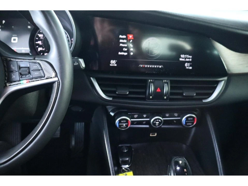 2017 Alfa Romeo Giulia - Image 19 of 20