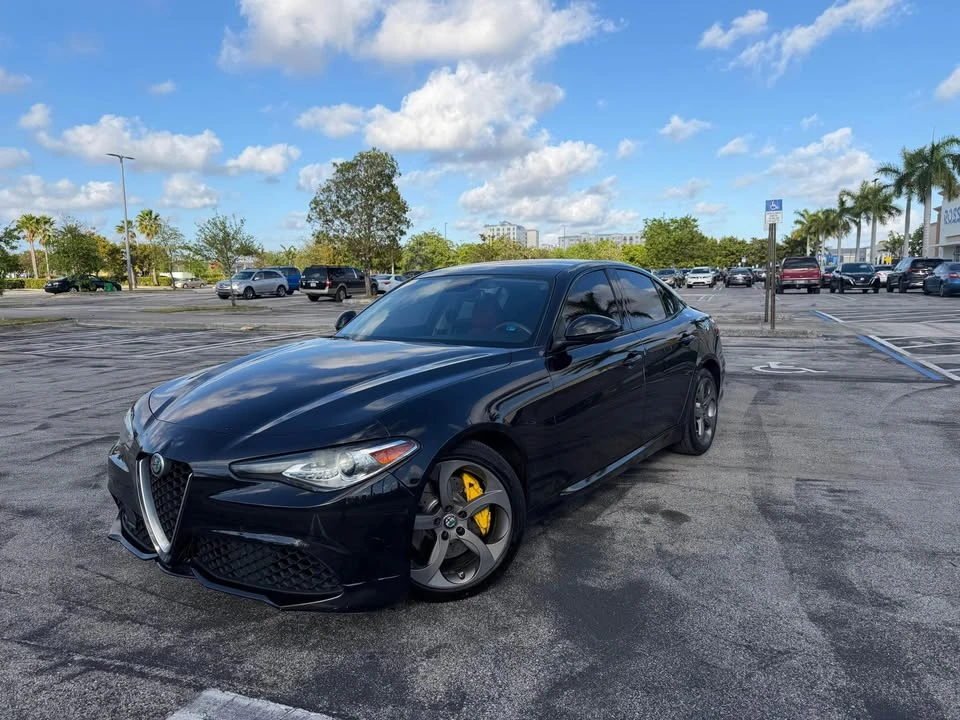 2017 Alfa Romeo Giulia - Image 4 of 10