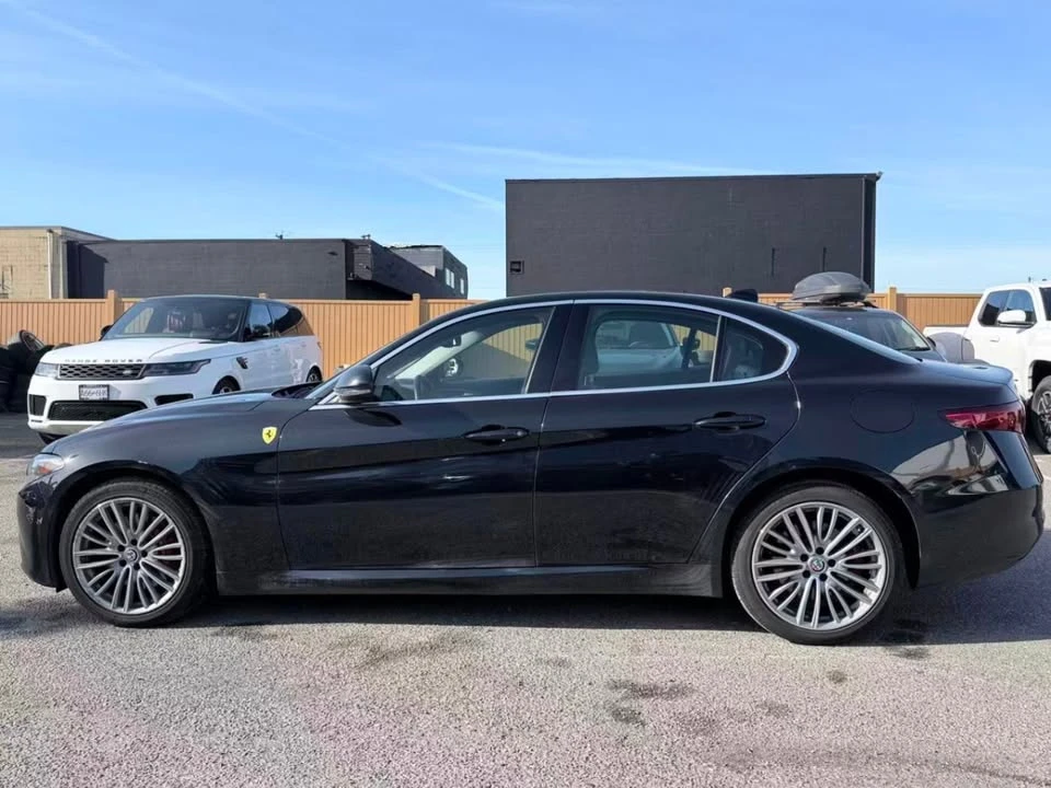 2017 Alfa Romeo Giulia - Image 8 of 20