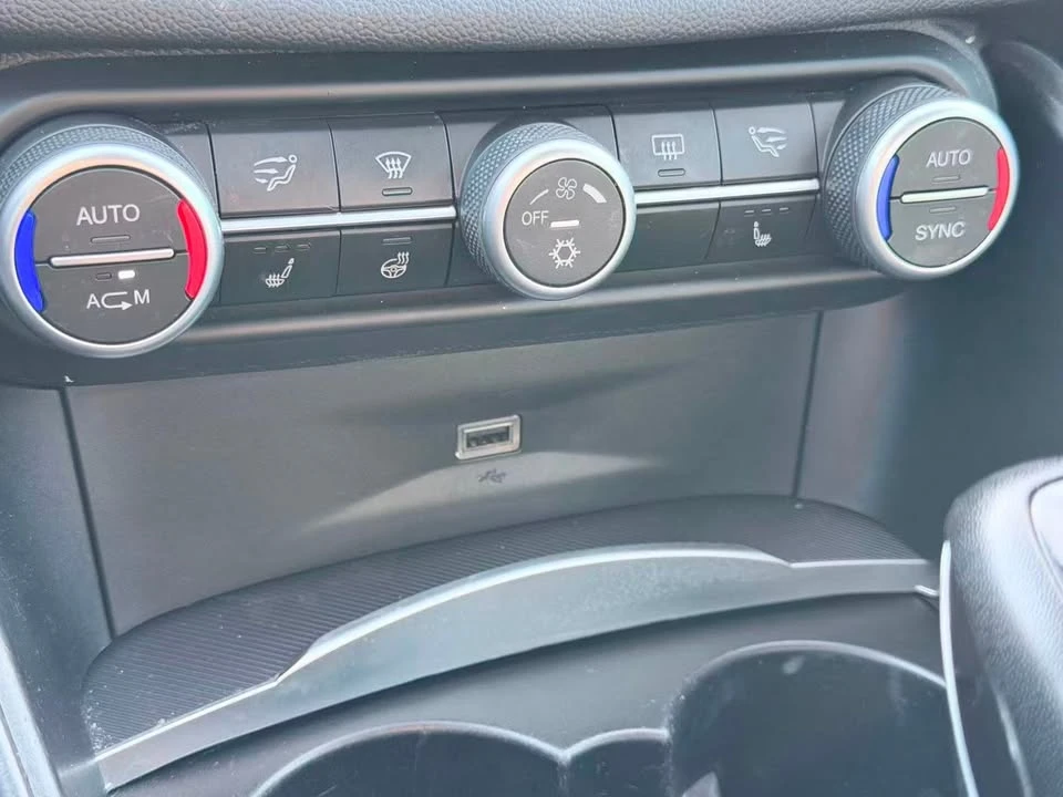 2017 Alfa Romeo Giulia - Image 13 of 20