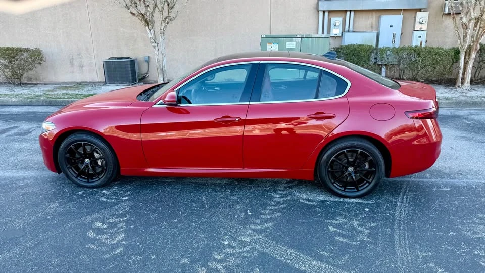 2017 Alfa Romeo Giulia - Image 12 of 20