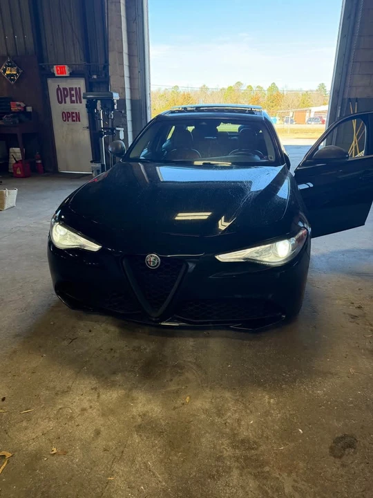 2017 Alfa Romeo Giulia - Image 5 of 18
