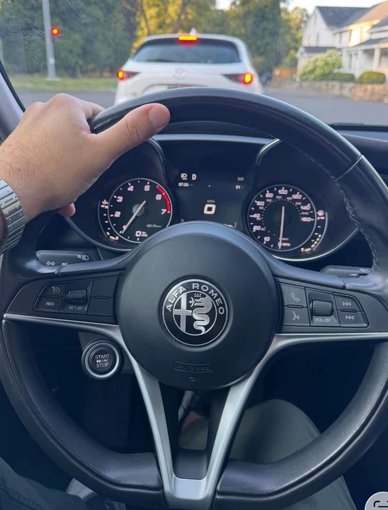 2017 Alfa Romeo Giulia - Image 8 of 8