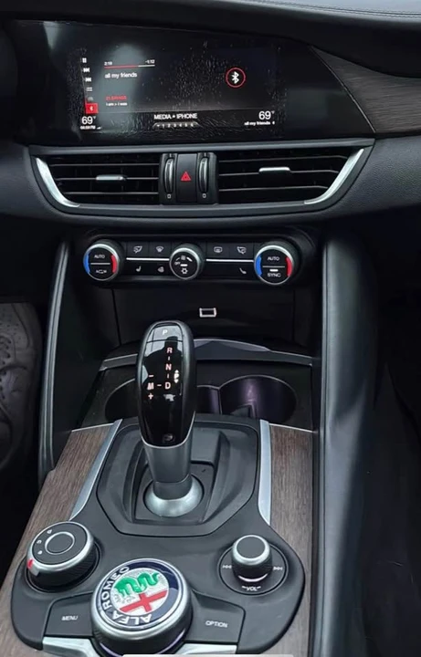 2017 Alfa Romeo Giulia - Image 7 of 8