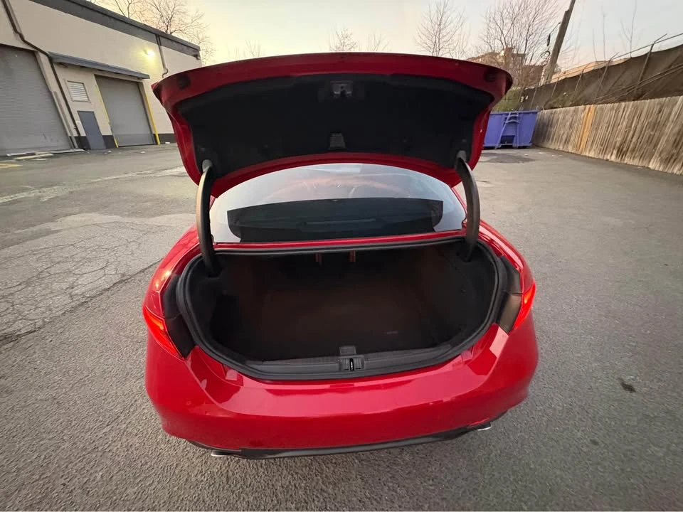 2017 Alfa Romeo Giulia - Image 8 of 15