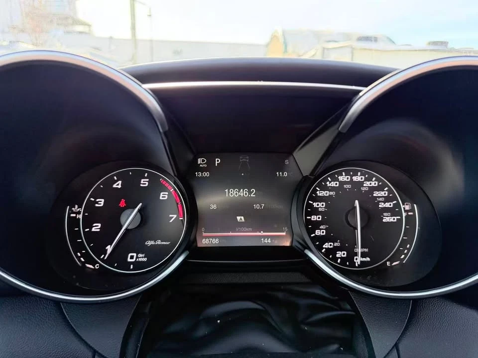 2017 Alfa Romeo Giulia - Image 9 of 20