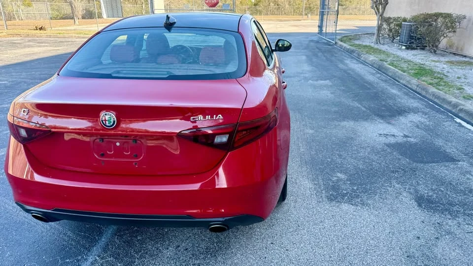 2017 Alfa Romeo Giulia - Image 6 of 18