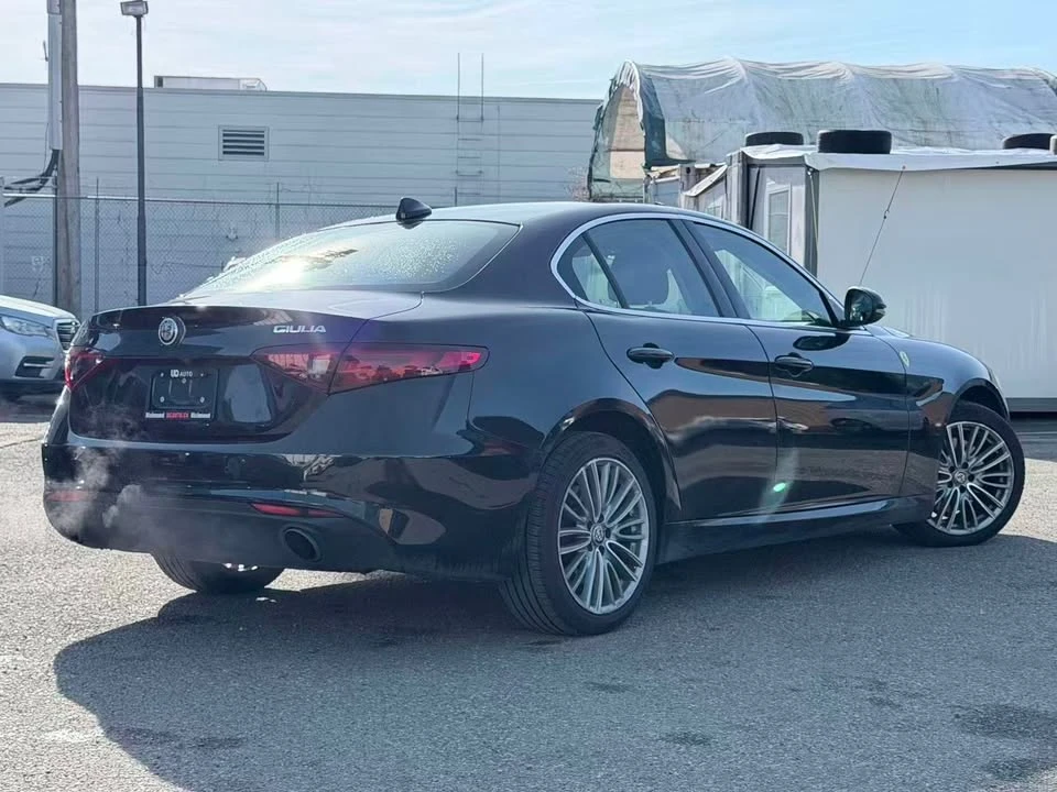 2017 Alfa Romeo Giulia - Image 5 of 20