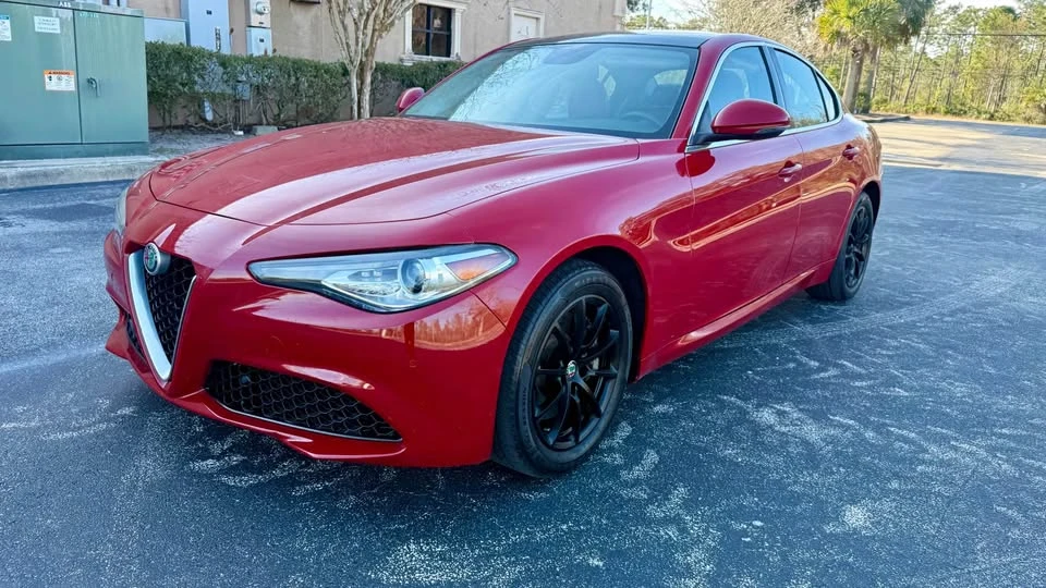 2017 Alfa Romeo Giulia - Image 16 of 20