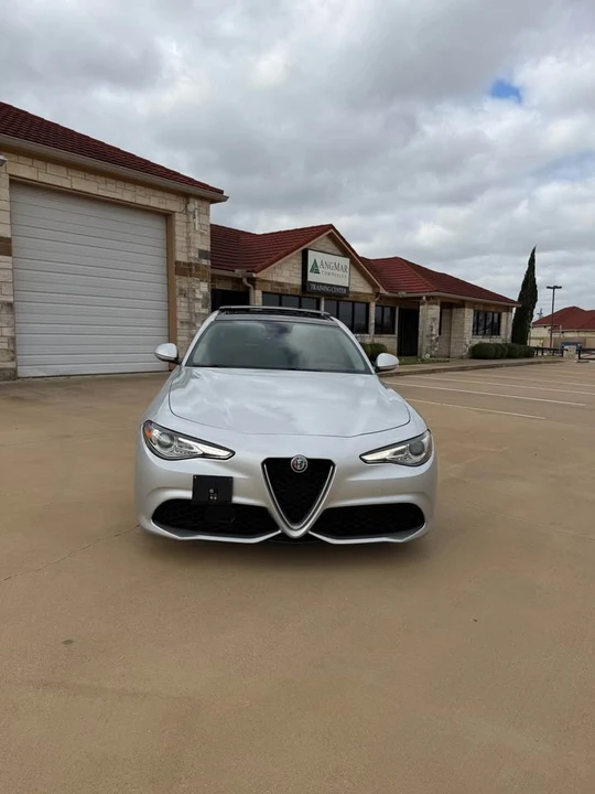 2017 Alfa Romeo Giulia - Image 6 of 14