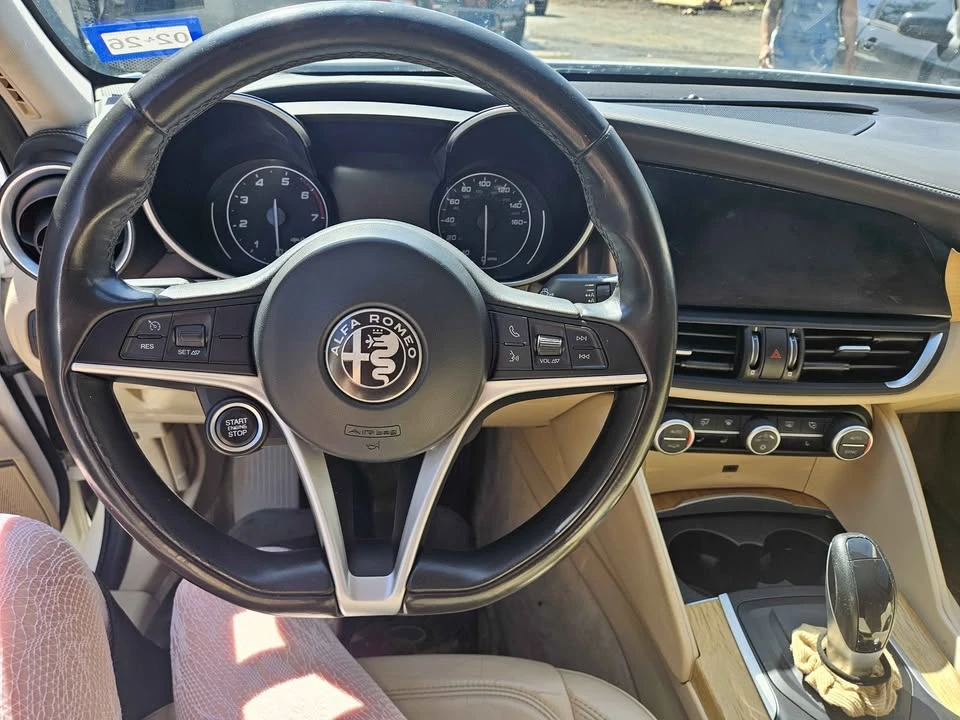 2017 Alfa Romeo Giulia - Image 11 of 13