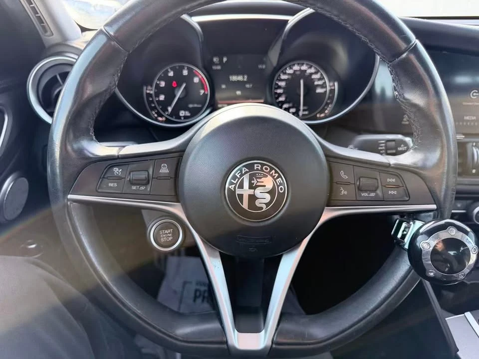 2017 Alfa Romeo Giulia - Image 10 of 20