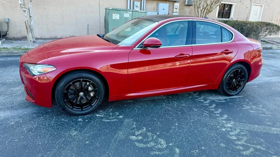 2017 Alfa Romeo Giulia - Image 11 of 16