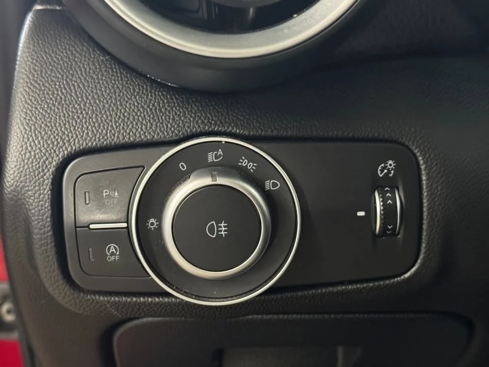 2017 Alfa Romeo Giulia - Image 17 of 20