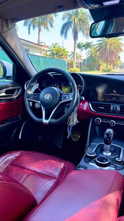2017 Alfa Romeo Giulia - Image 11 of 15