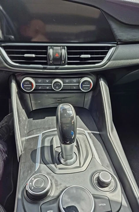 2017 Alfa Romeo Giulia - Image 15 of 16