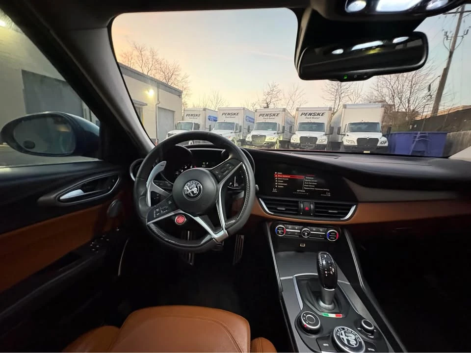 2017 Alfa Romeo Giulia - Image 9 of 15