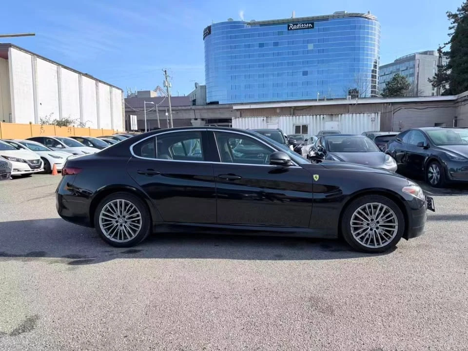 2017 Alfa Romeo Giulia - Image 4 of 20