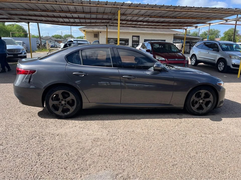 2017 Alfa Romeo Giulia - Image 4 of 11