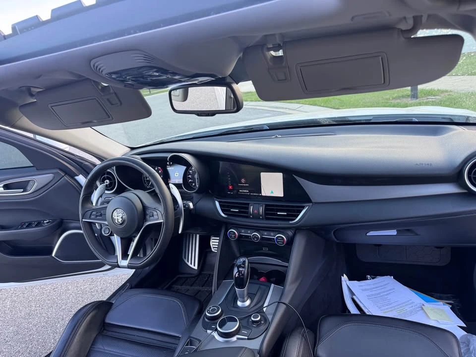 2017 Alfa Romeo Giulia - Image 5 of 12