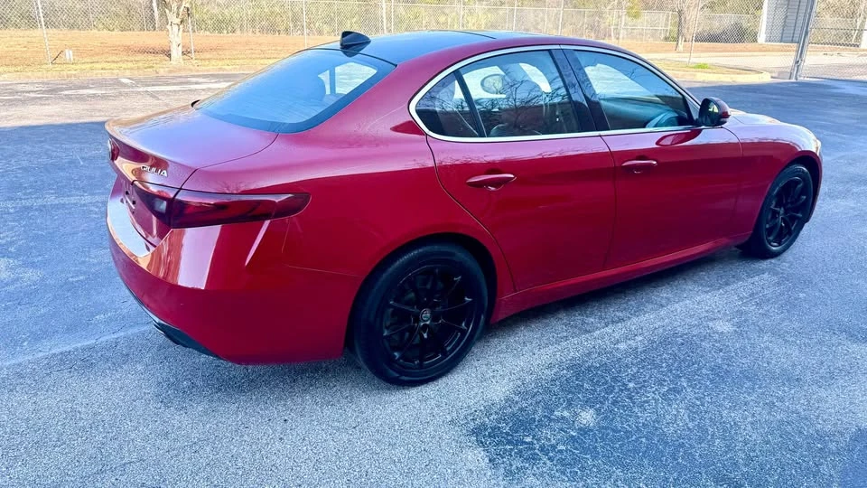 2017 Alfa Romeo Giulia - Image 4 of 20