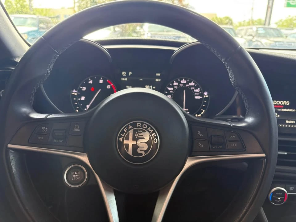 2017 Alfa Romeo Giulia - Image 11 of 14