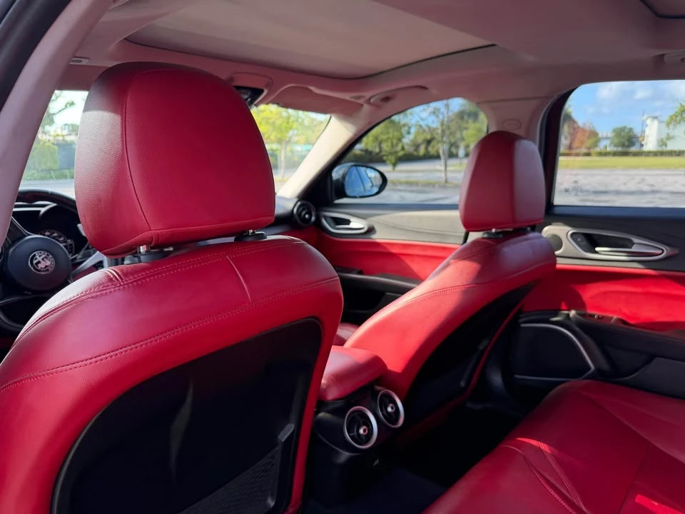 2017 Alfa Romeo Giulia - Image 10 of 10