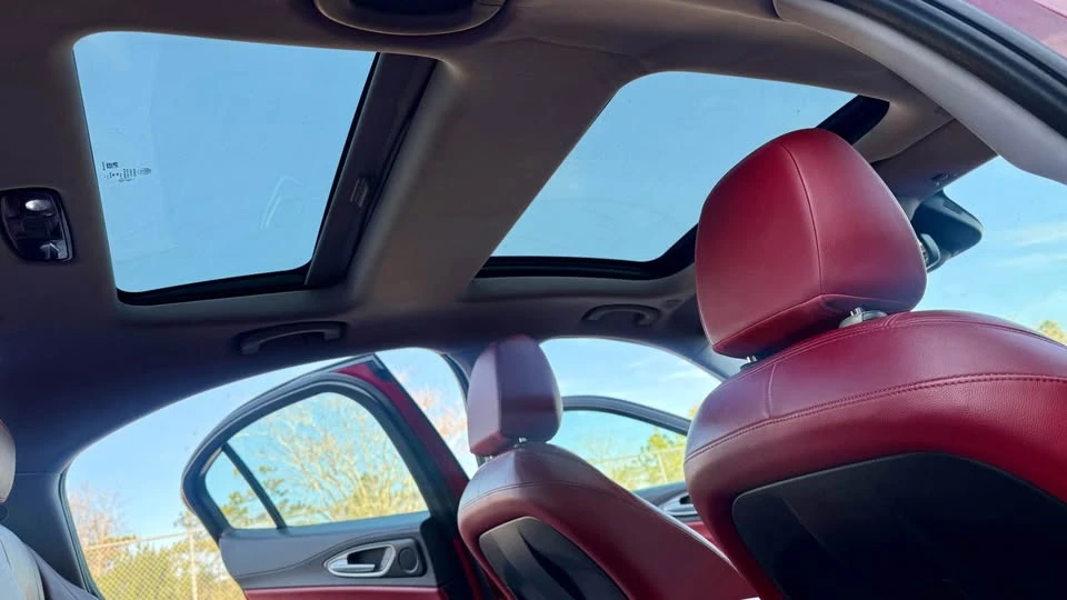 2017 Alfa Romeo Giulia - Image 17 of 20