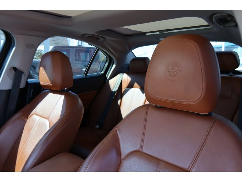 2017 Alfa Romeo Giulia - Image 19 of 20