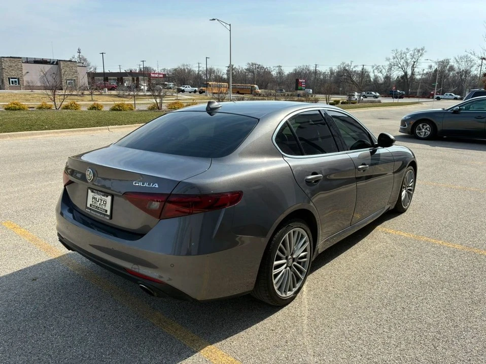 2017 Alfa Romeo Giulia - Image 5 of 20
