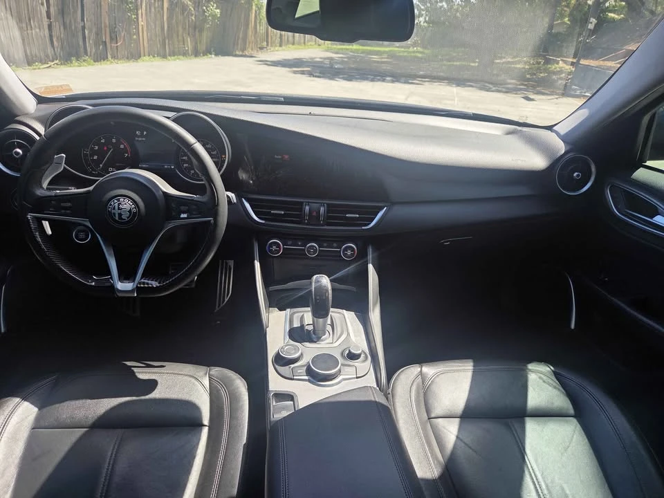2017 Alfa Romeo Giulia - Image 6 of 14