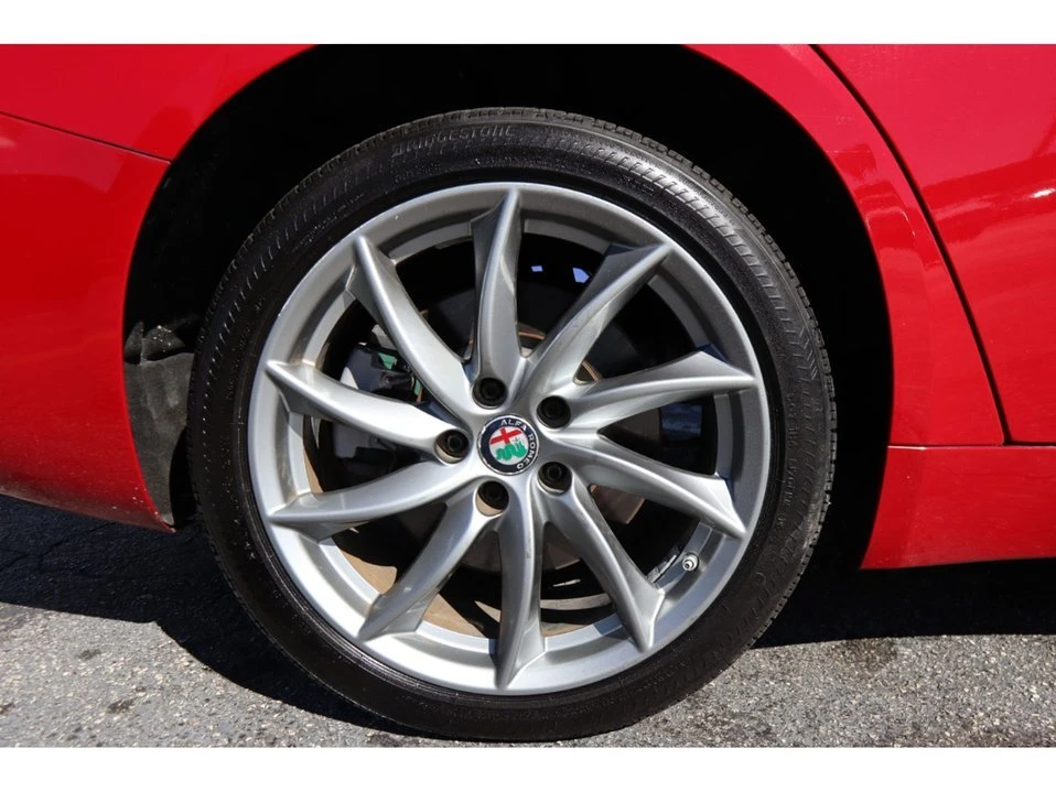 2017 Alfa Romeo Giulia - Image 15 of 20