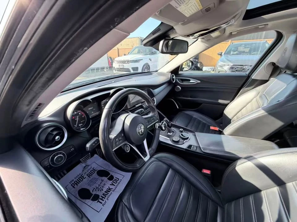 2017 Alfa Romeo Giulia - Image 17 of 20
