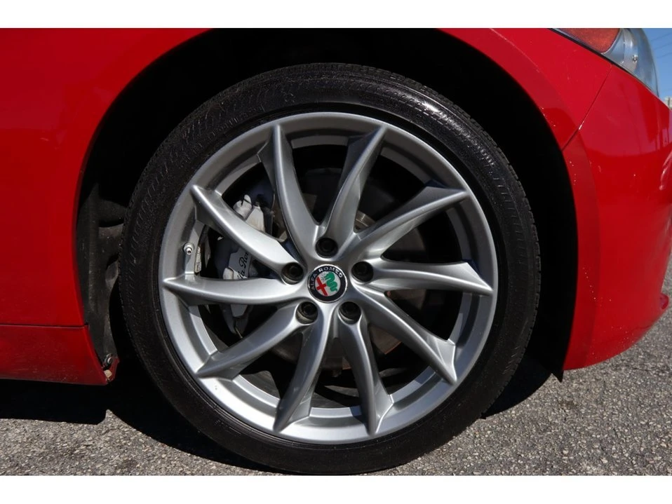 2017 Alfa Romeo Giulia - Image 16 of 20