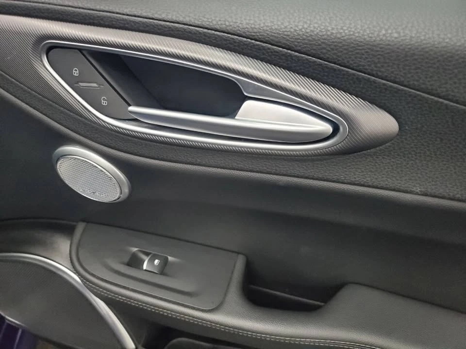 2017 Alfa Romeo Giulia - Image 16 of 20
