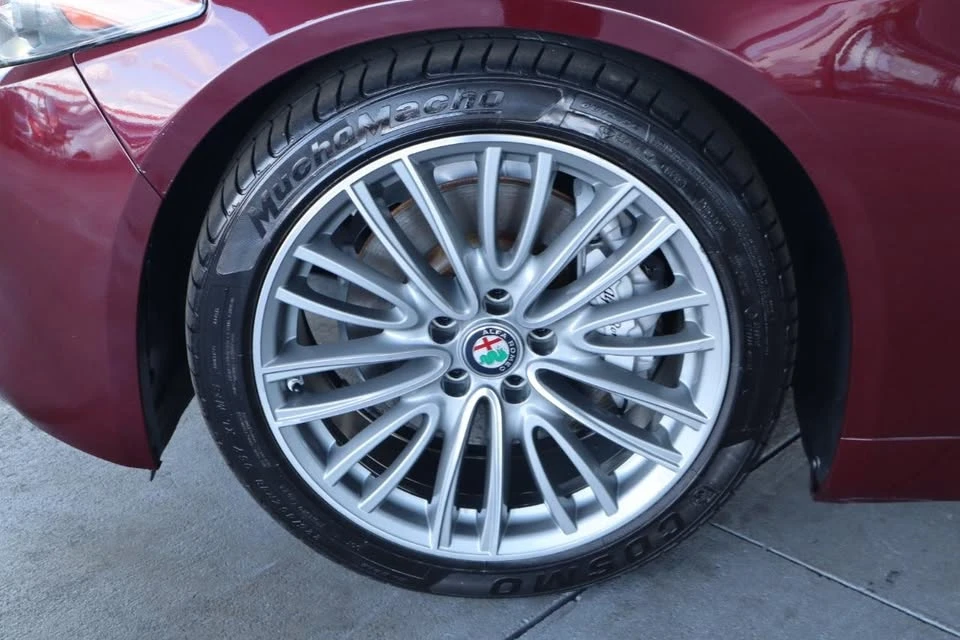 2017 Alfa Romeo Giulia - Image 12 of 20