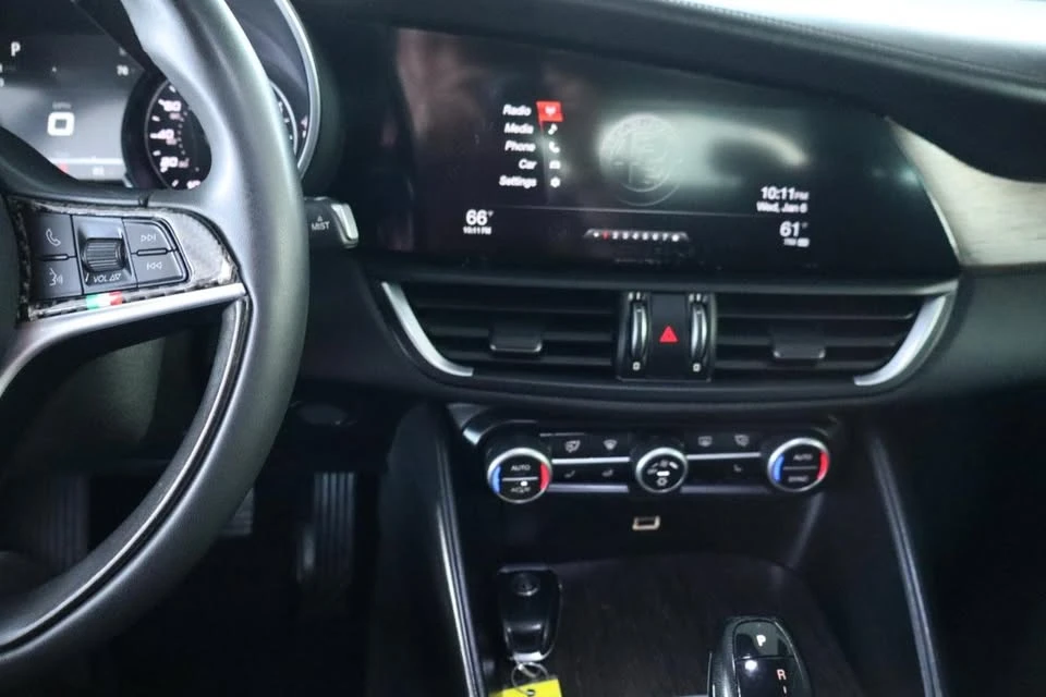 2017 Alfa Romeo Giulia - Image 19 of 20