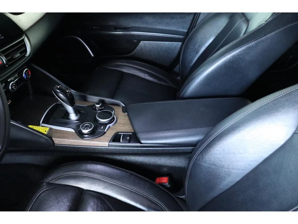 2017 Alfa Romeo Giulia - Image 17 of 20