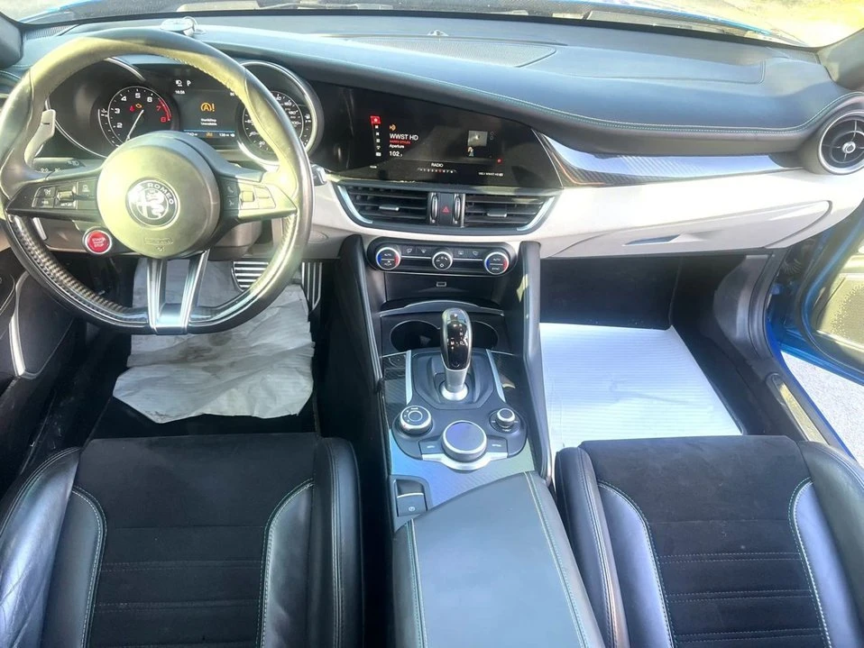 2017 Alfa Romeo Giulia - Image 9 of 14