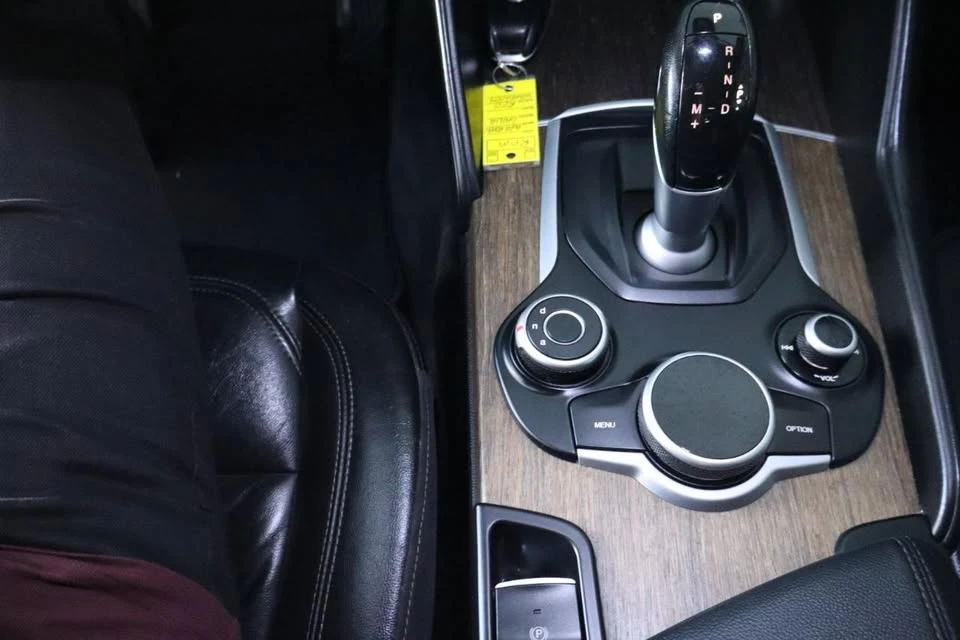 2017 Alfa Romeo Giulia - Image 18 of 20