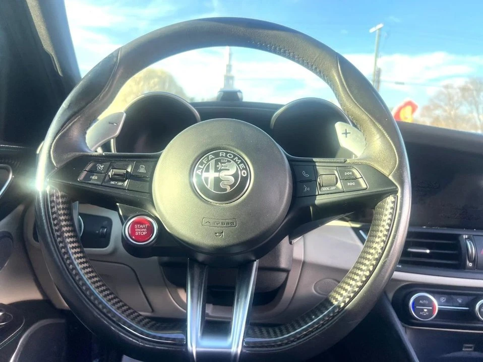 2017 Alfa Romeo Giulia - Image 8 of 14
