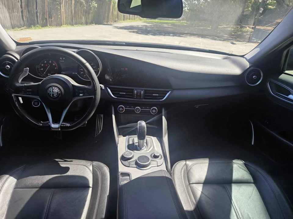 2017 Alfa Romeo Giulia - Image 8 of 10