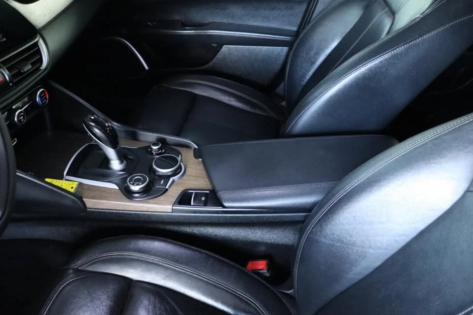 2017 Alfa Romeo Giulia - Image 17 of 20