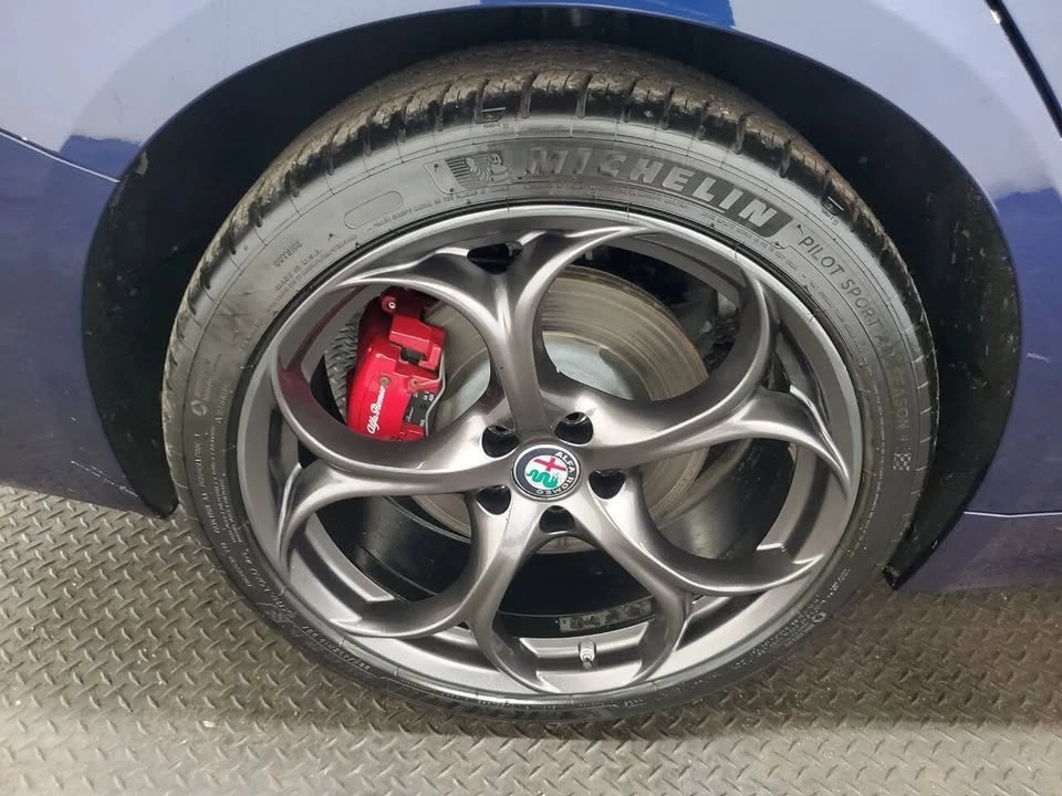 2017 Alfa Romeo Giulia - Image 19 of 20