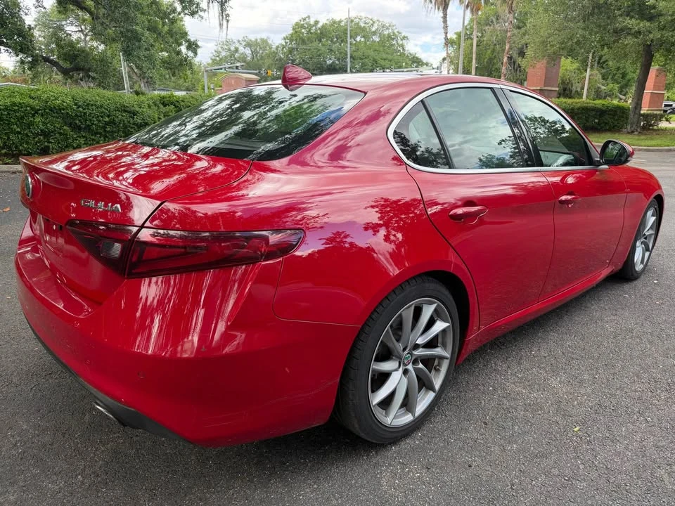 2017 Alfa Romeo Giulia - Image 6 of 11