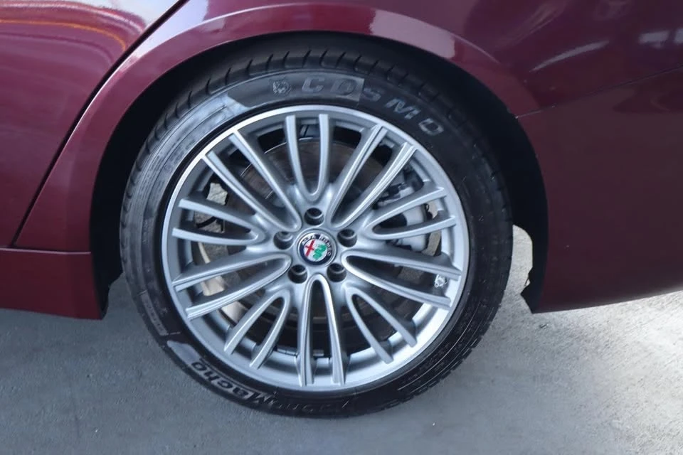 2017 Alfa Romeo Giulia - Image 11 of 20