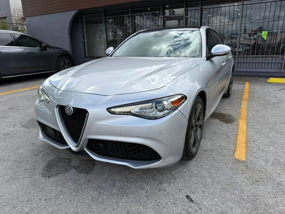2017 Alfa Romeo Giulia - Image 18 of 18