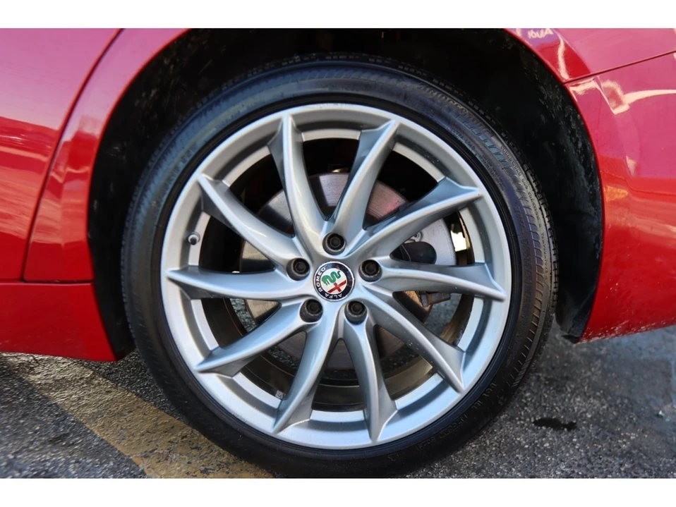 2017 Alfa Romeo Giulia - Image 14 of 20