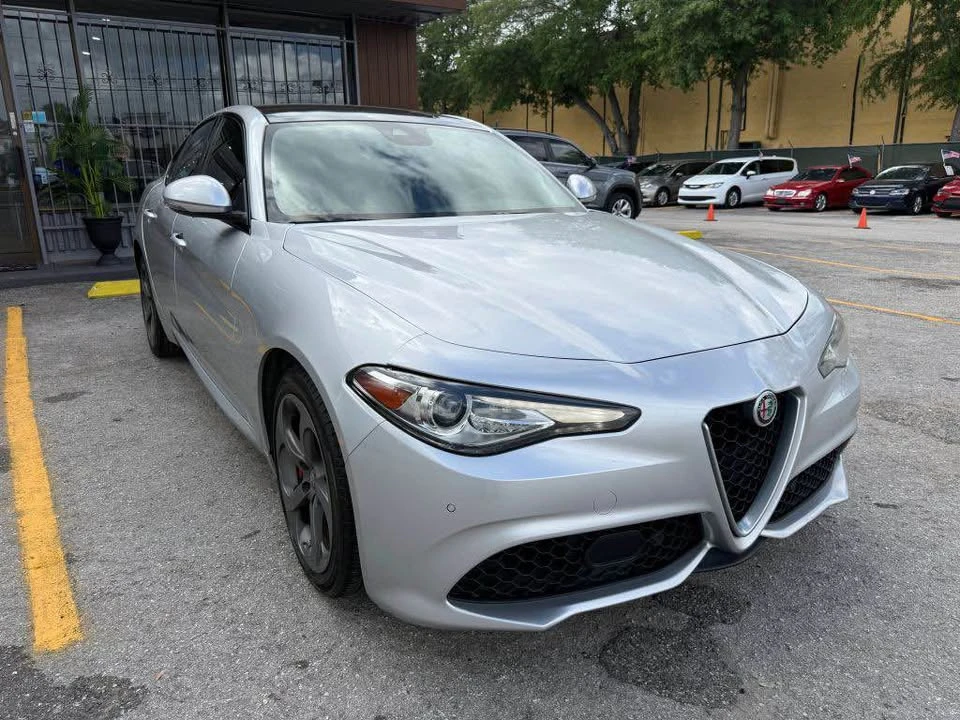 2017 Alfa Romeo Giulia - Image 14 of 18