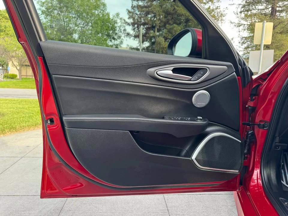 2017 Alfa Romeo Giulia - Image 12 of 20